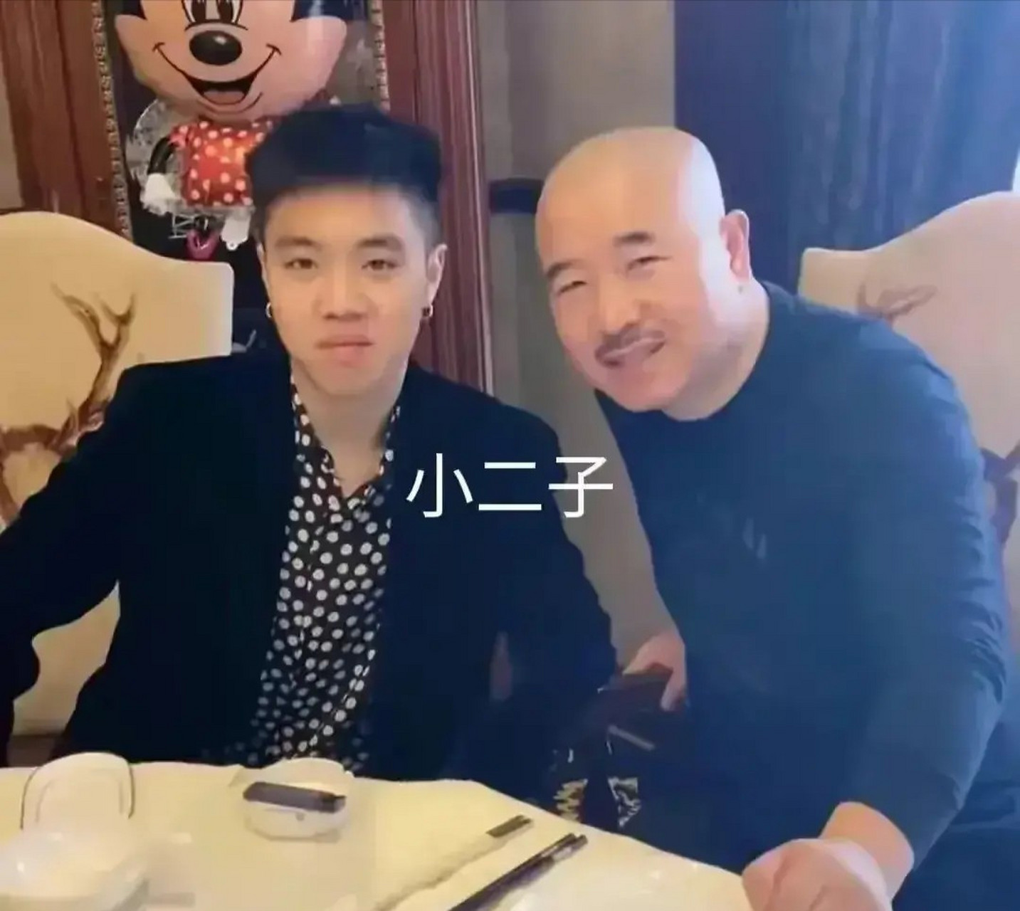 亲妈和后妈的确不一样,据刘能儿子王亮说,他弟弟很