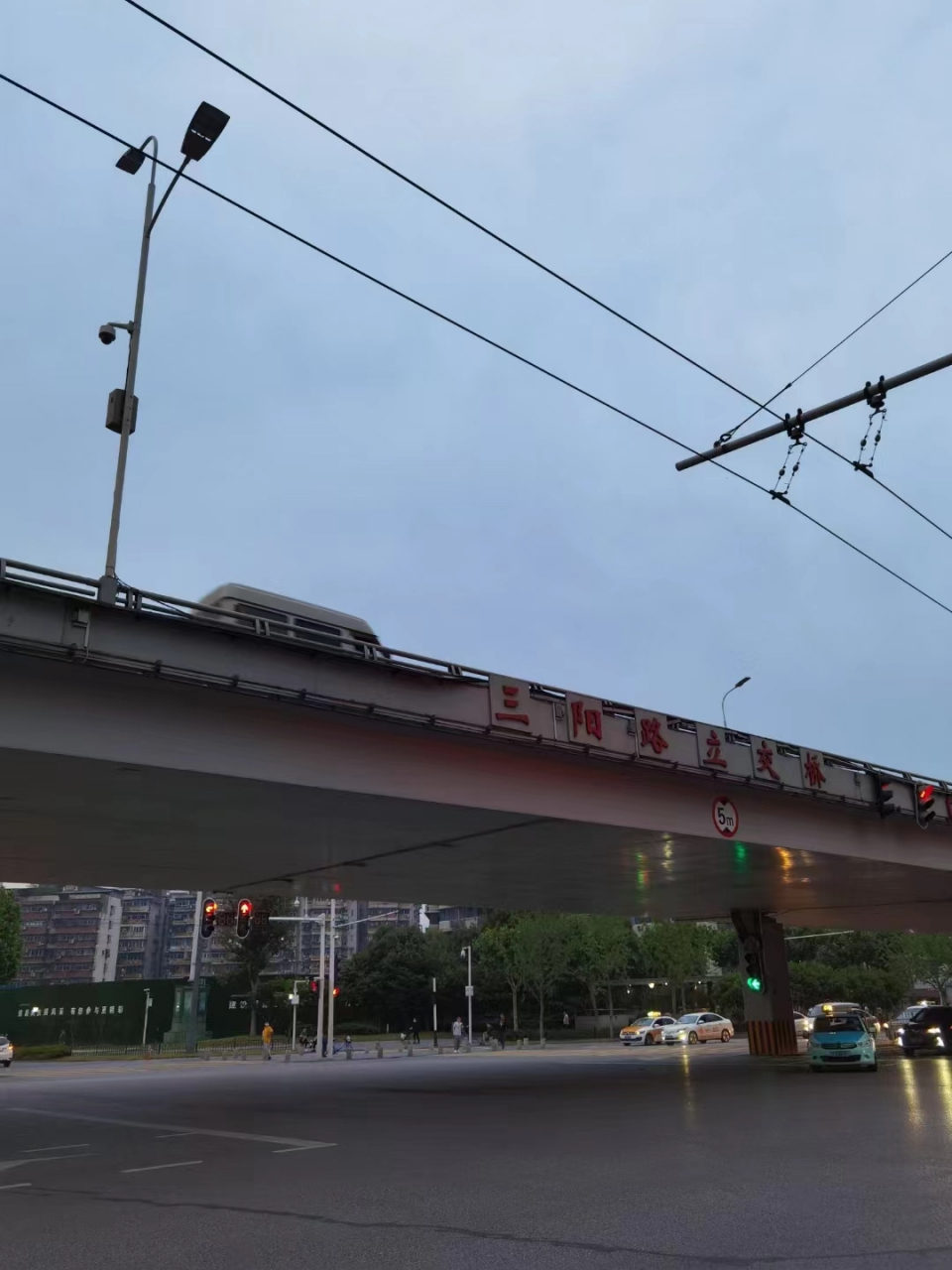 老武汉人还记得三阳路有一家友谊商店,商品有钱也买不到,必须用稀有的