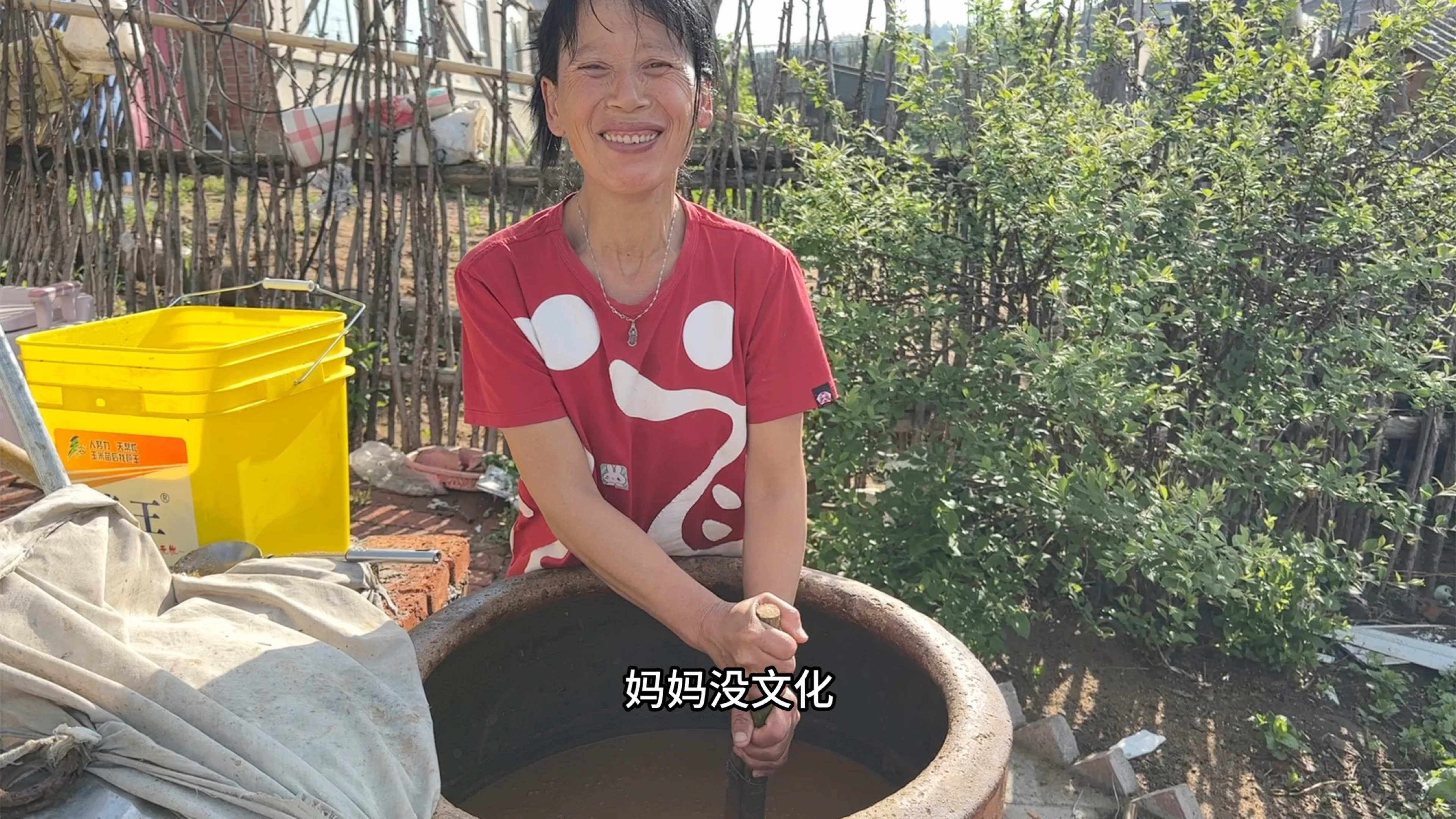 东北婆婆真会疼人,惯着广西儿媳妇,想吃酸菜馅蒸饺立马就开包