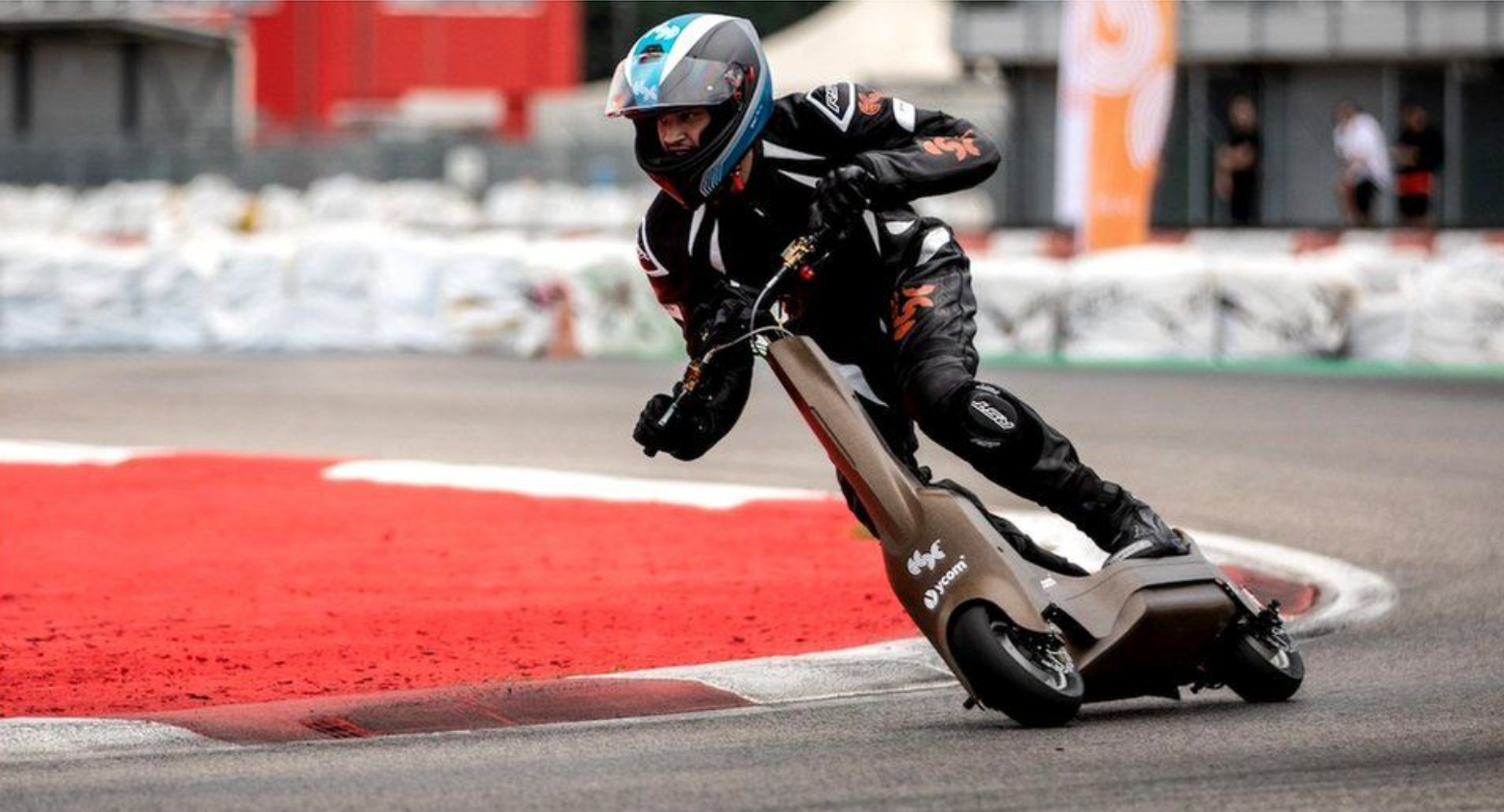 看未来6年高速电动竞技赛车如何推动新能源技术的创新和联赛发展