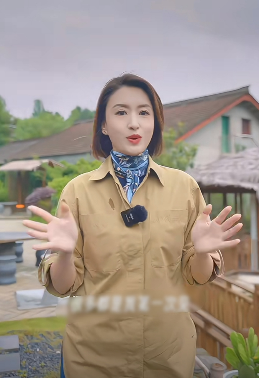 张蕾开始主持户外节目了?