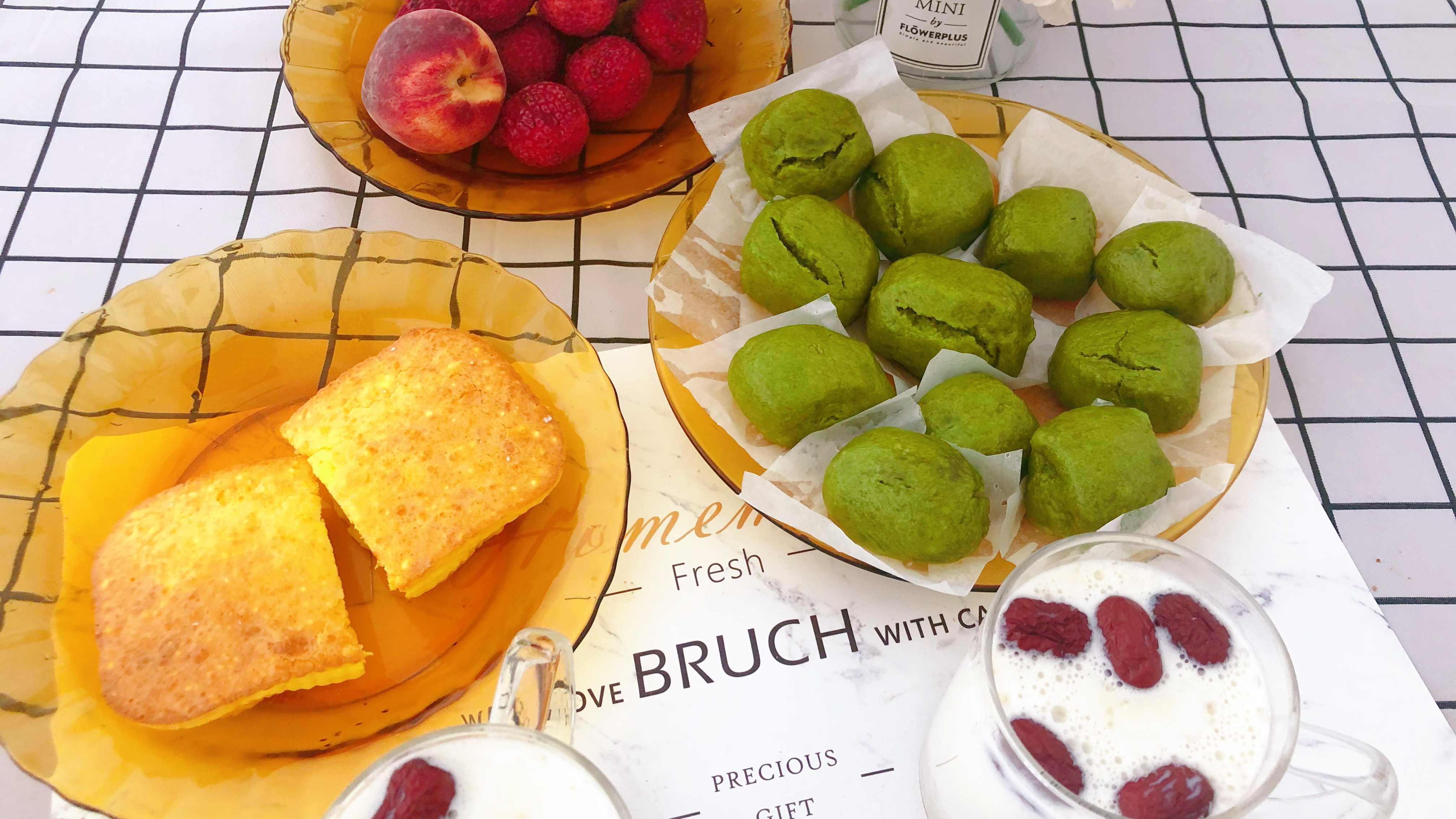 早餐六:今天的早餐菠菜奶油馒头,奶香可口,宝宝也爱吃