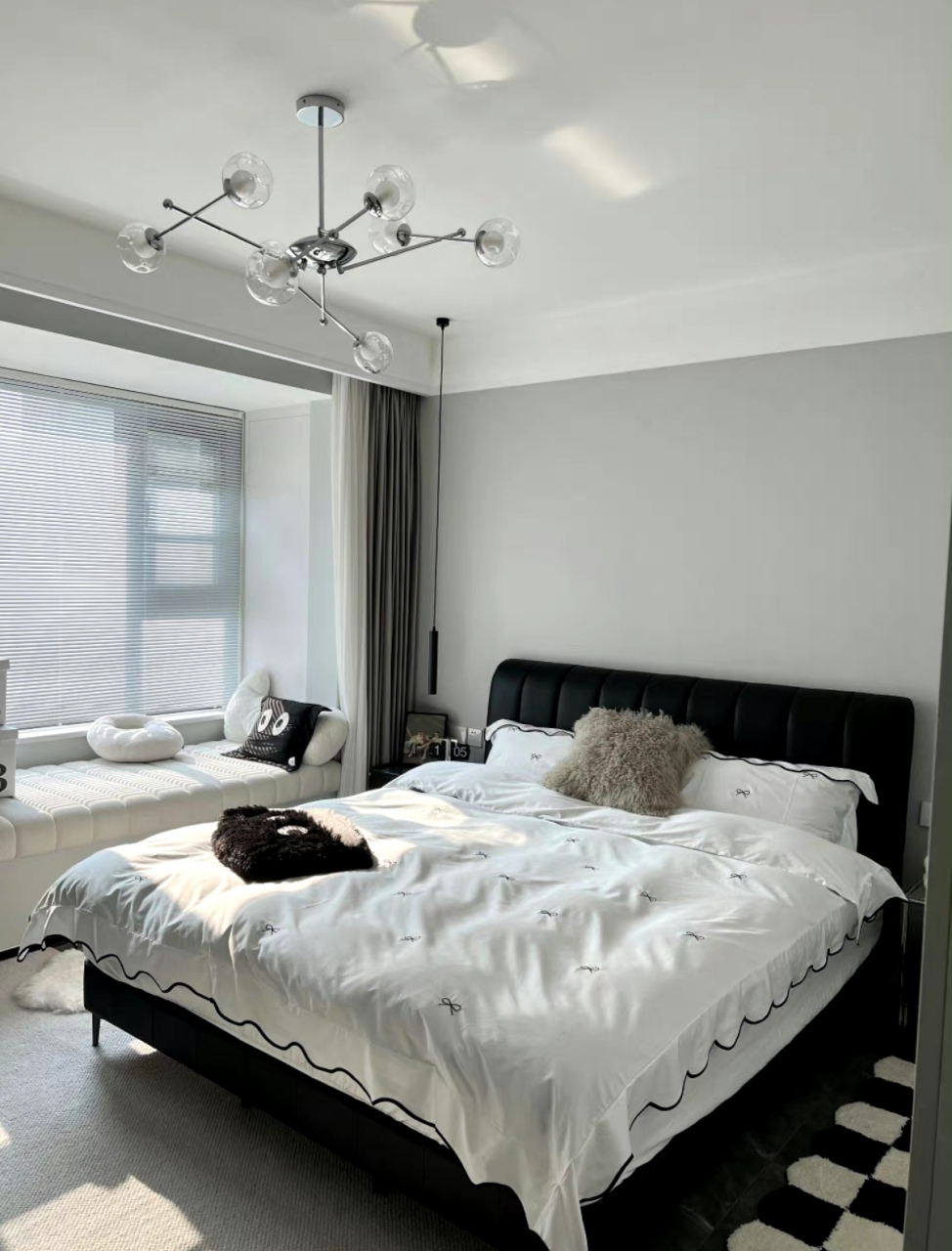 简单好看的黑白灰现代风卧室装修[期待][期待][期待]