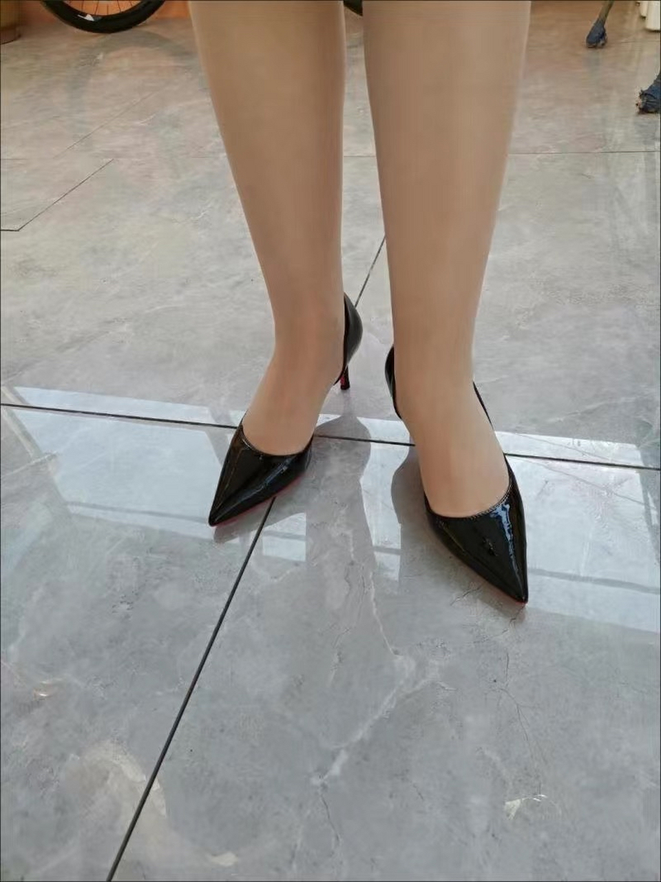 请别说我腿粗,谢谢! #丝袜# #大长腿# #高跟鞋