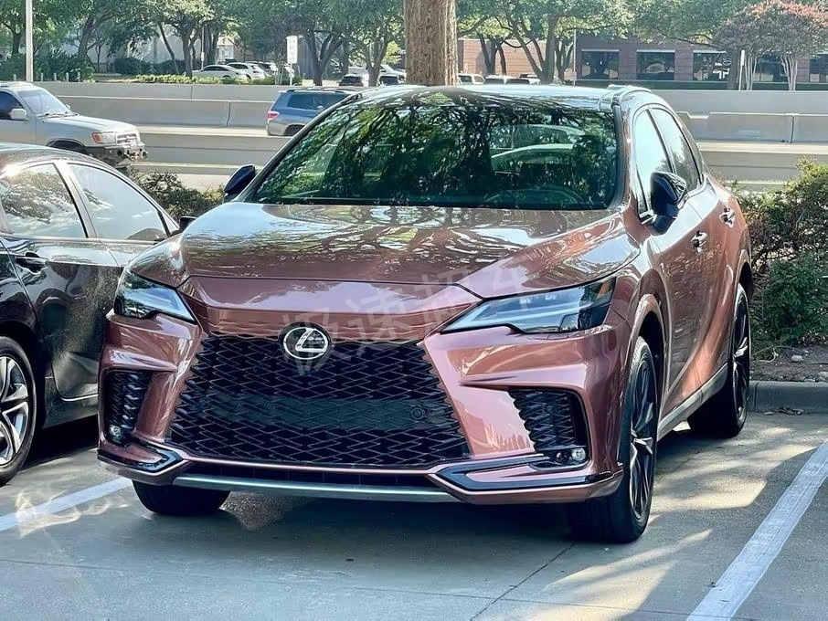 新款雷克萨斯rx500h亮相街头,质感一流,大屏 2.4t awd,帅气