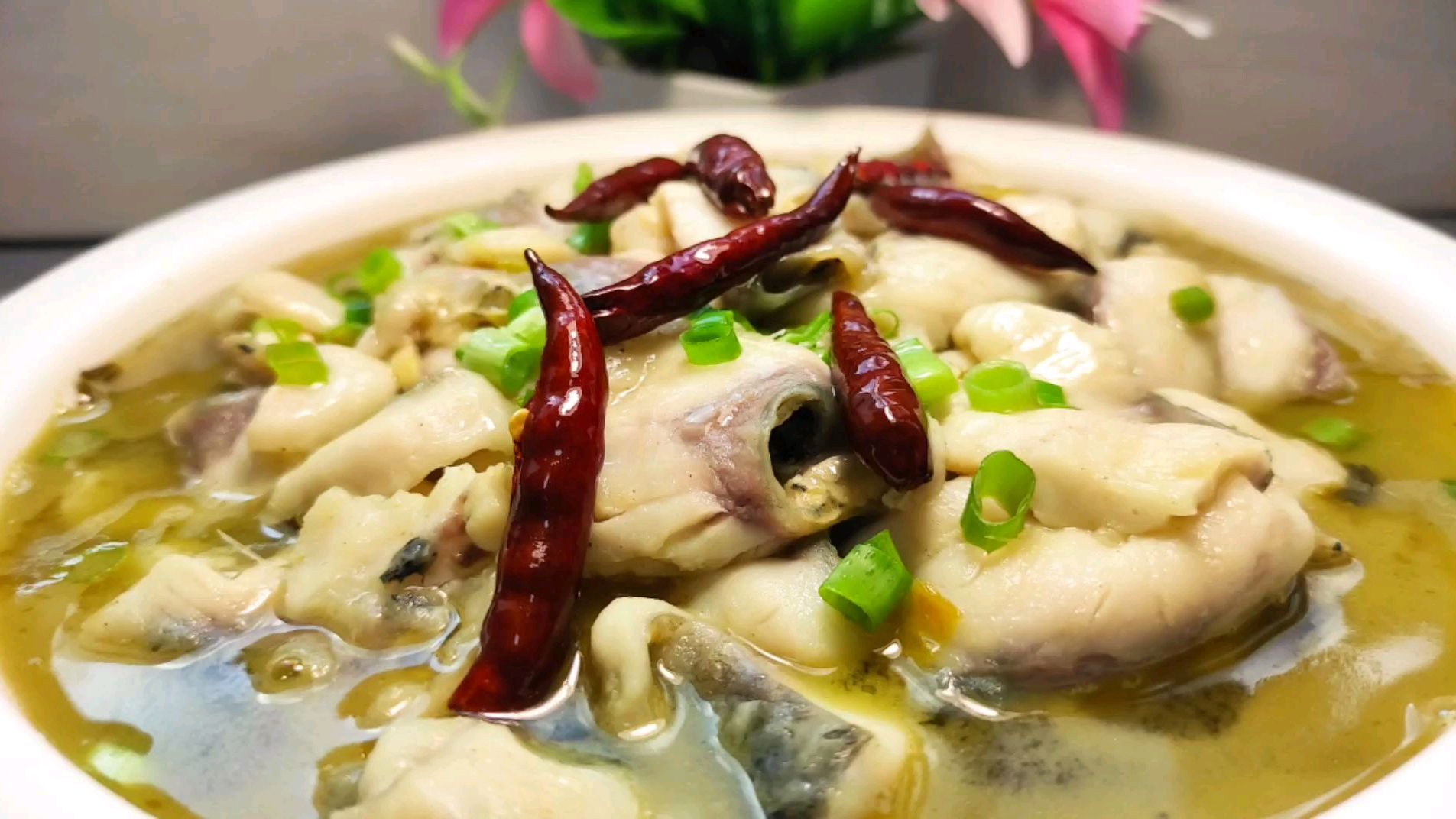 大厨教您《酸菜鱼》家常做法,鱼鲜汤美比酒店的都好吃!