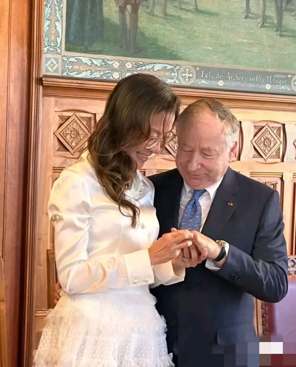 杨紫琼结婚晒床照 7月27日,杨紫琼和77岁的男友结婚了!