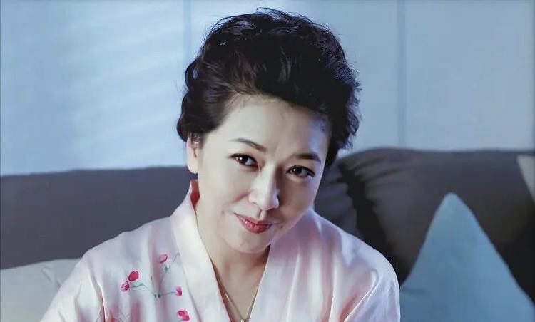 杨志刚拍戏后背抱江珊,她却说了一句话,他手都不知道放哪里了?