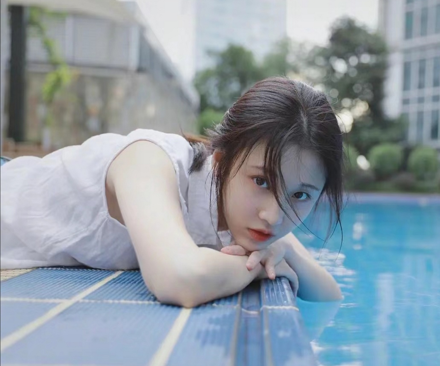 张慧雯 光脚丫牛仔短裤清凉美图