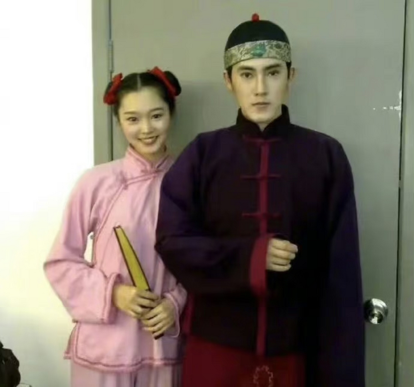 张睿和宋轶的合照,张睿看着好像蜡像