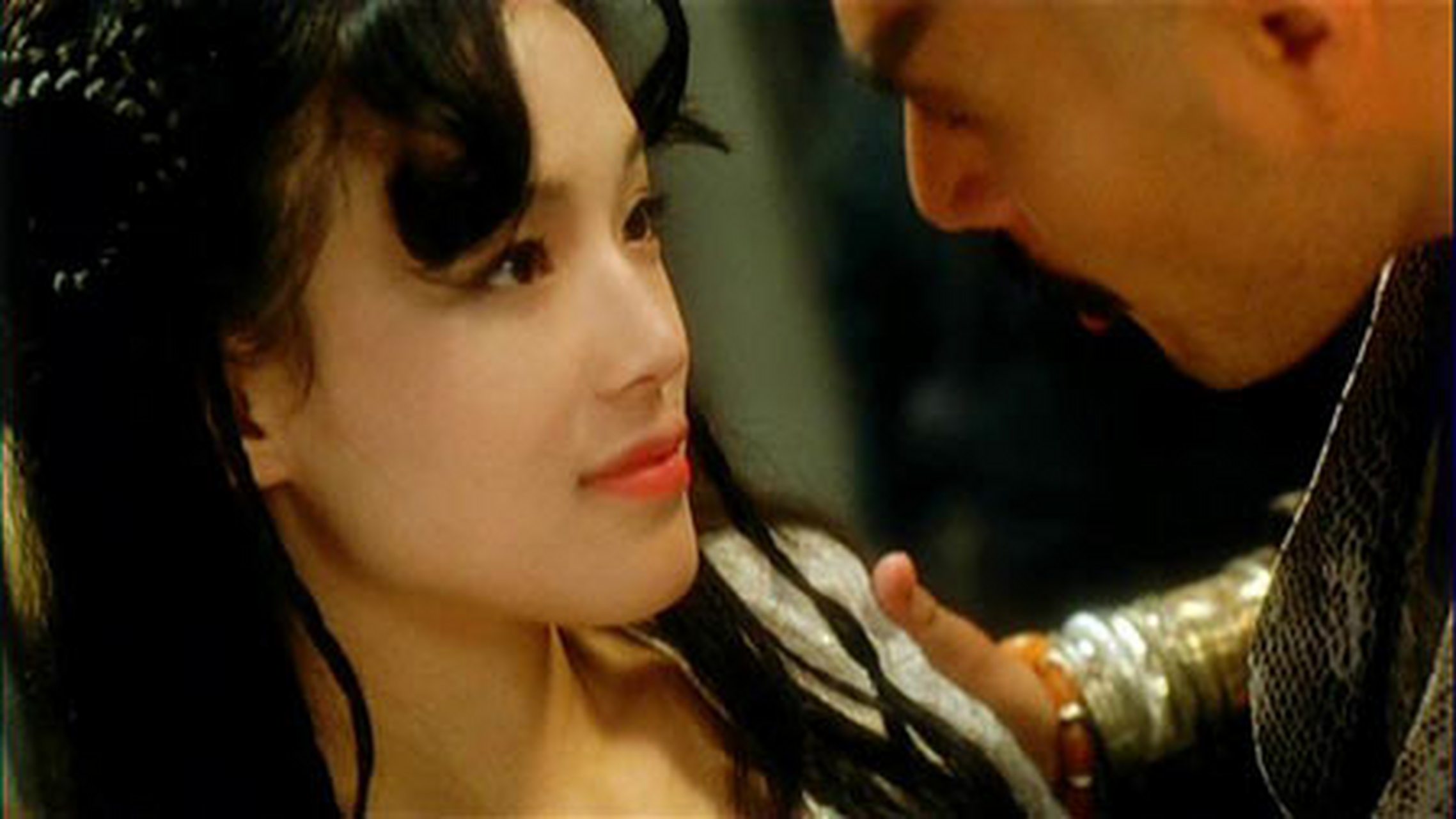 这个年轻时候舒淇也太好看了,找到几张图,好像是某部影片,大家知道是