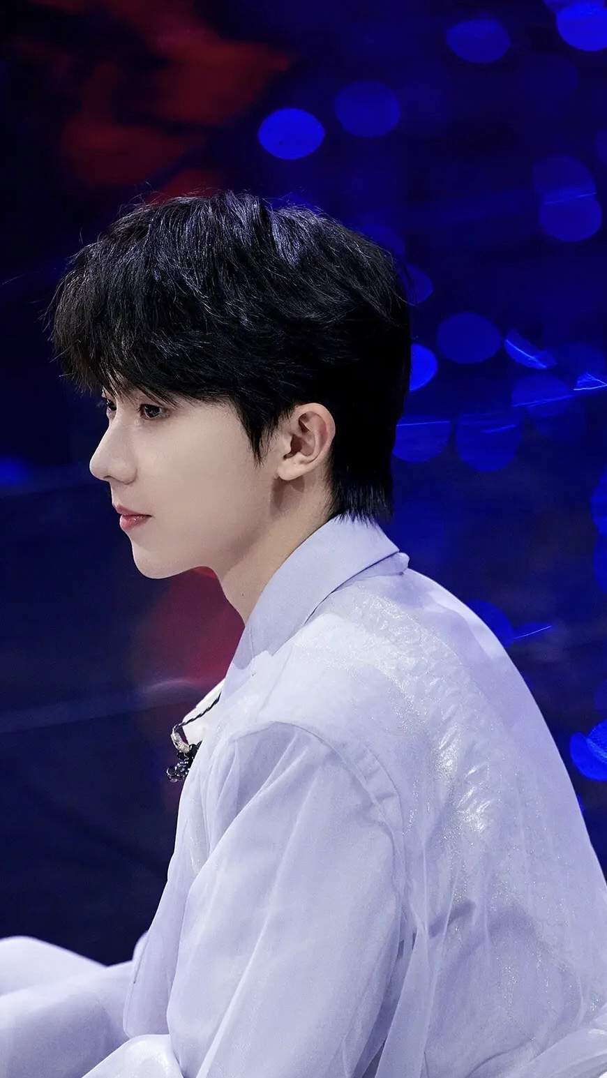 马嘉祺深情演唱《天若有情》,氛围感拉满,听得人心里五味杂陈