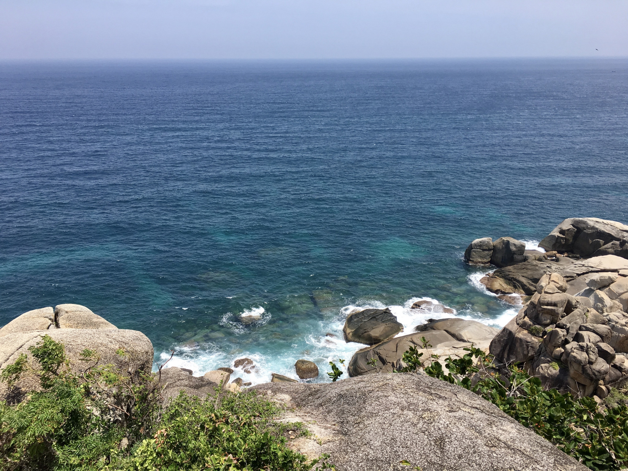 蜈支洲岛,观日岩上凭海临风