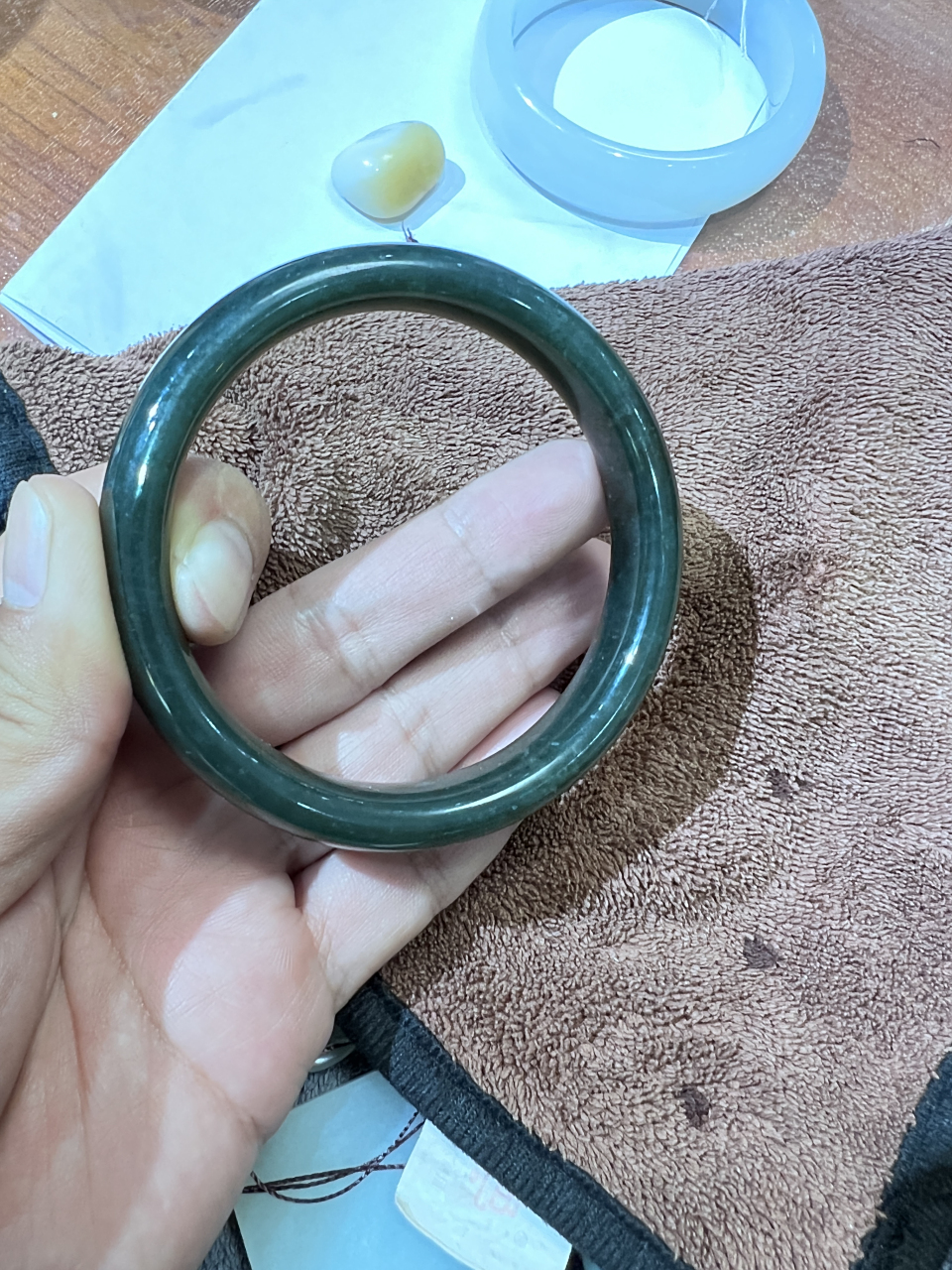 和田玉# #翡翠# #和田玉手镯# 叶尔羌河里出的料子基本都是青玉种