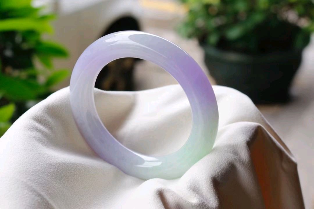 冰糯春彩紫罗兰圆条翡翠手镯,明艳色艳,不失色,品质好,完美