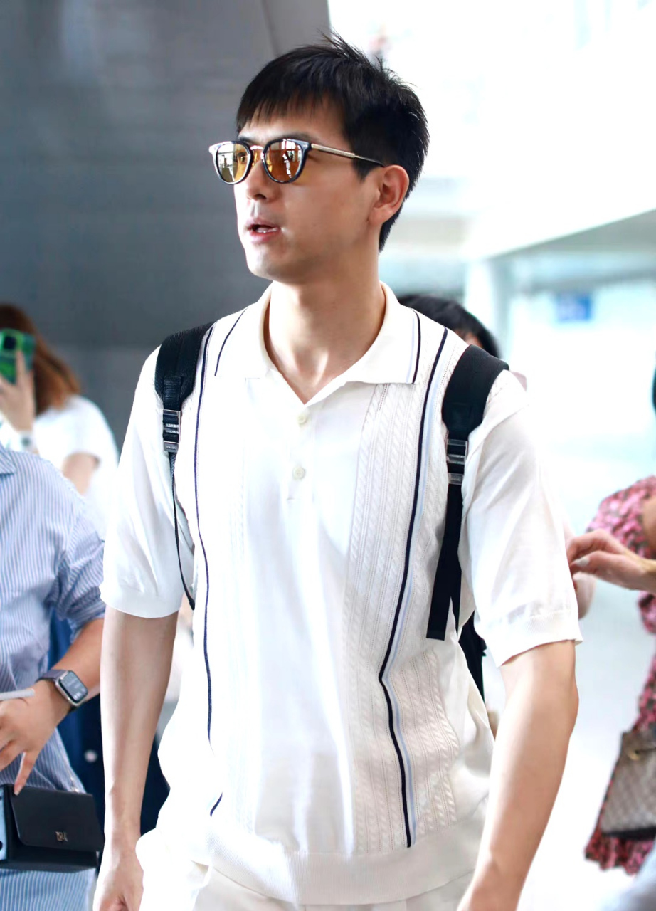 李现机场素颜,颜值怎么样?