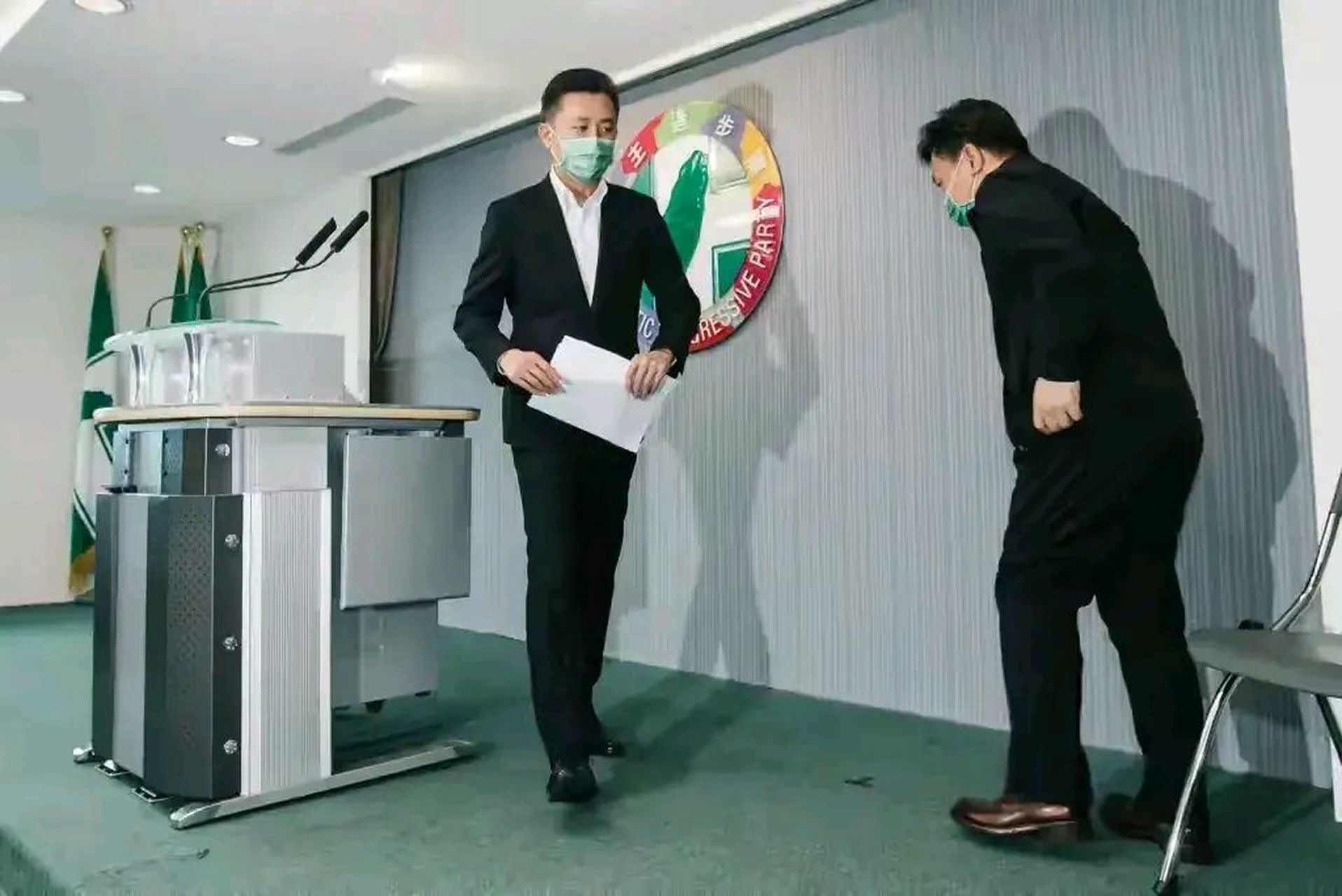 台湾名嘴黄暐瀚过去经常上大陆电视节目,身处两岸交流第一线,如今他却