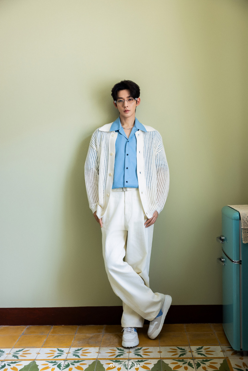 今天厦门不热啊,下雨了,邓为这身装扮清爽吧,这是厦门粉丝见面会的