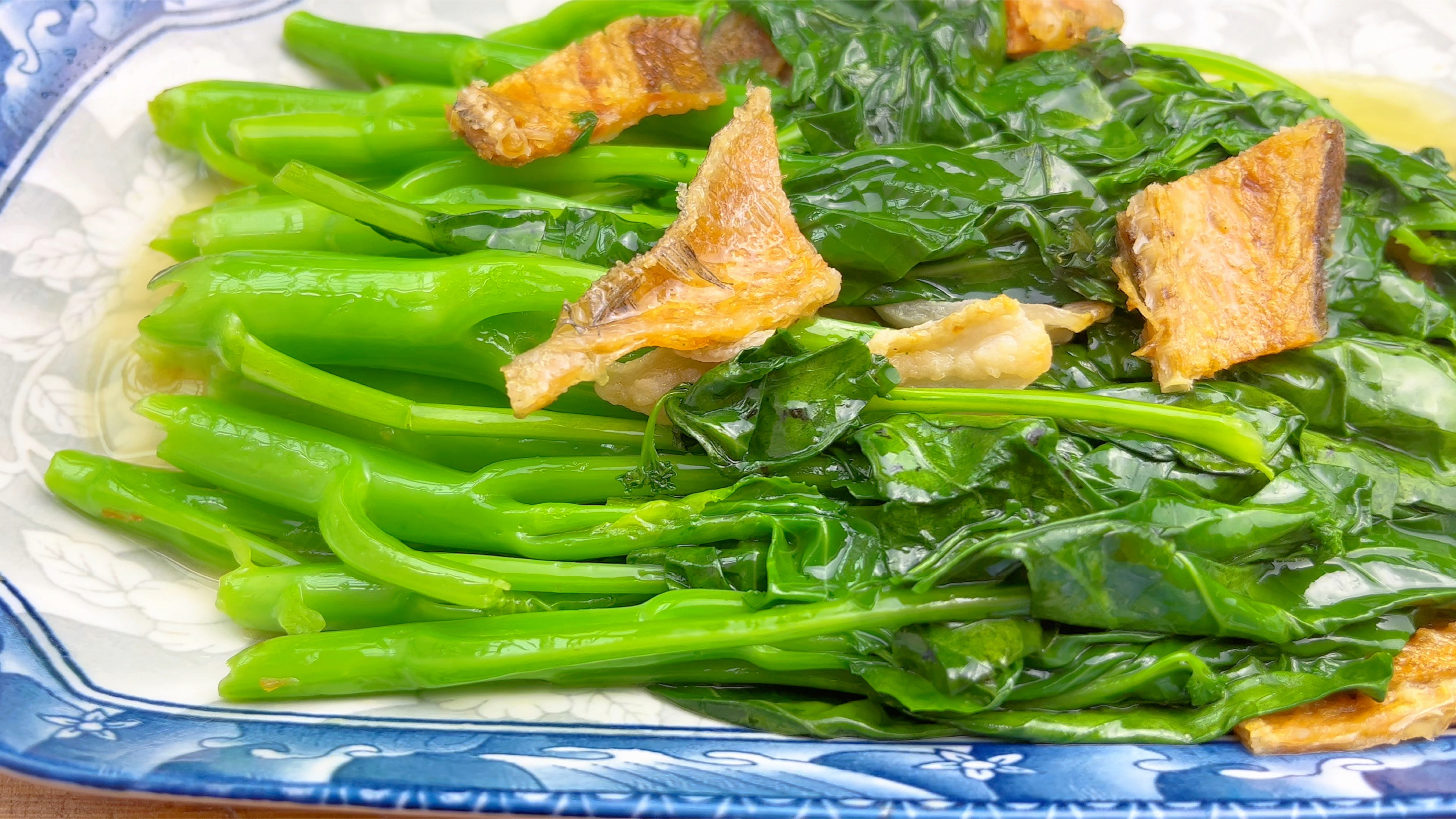 炒芥兰要不要焯水？大厨教你潮汕特色做法，鲜脆下饭