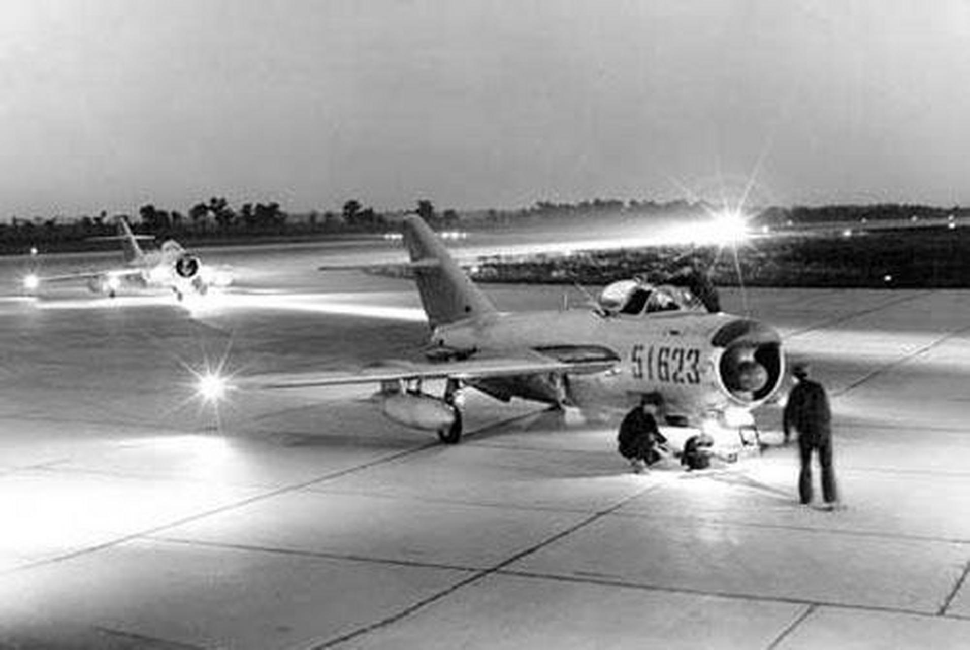 历史老照片 一组歼5甲的老照片.