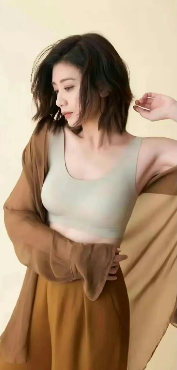 贾静雯性感写真,妩媚动人