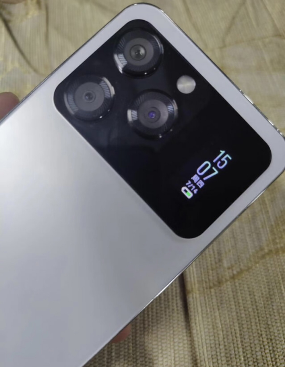 百事乐x14 pro max手机,前后双屏设计,有国产虎贲t610 4g处理器,6.