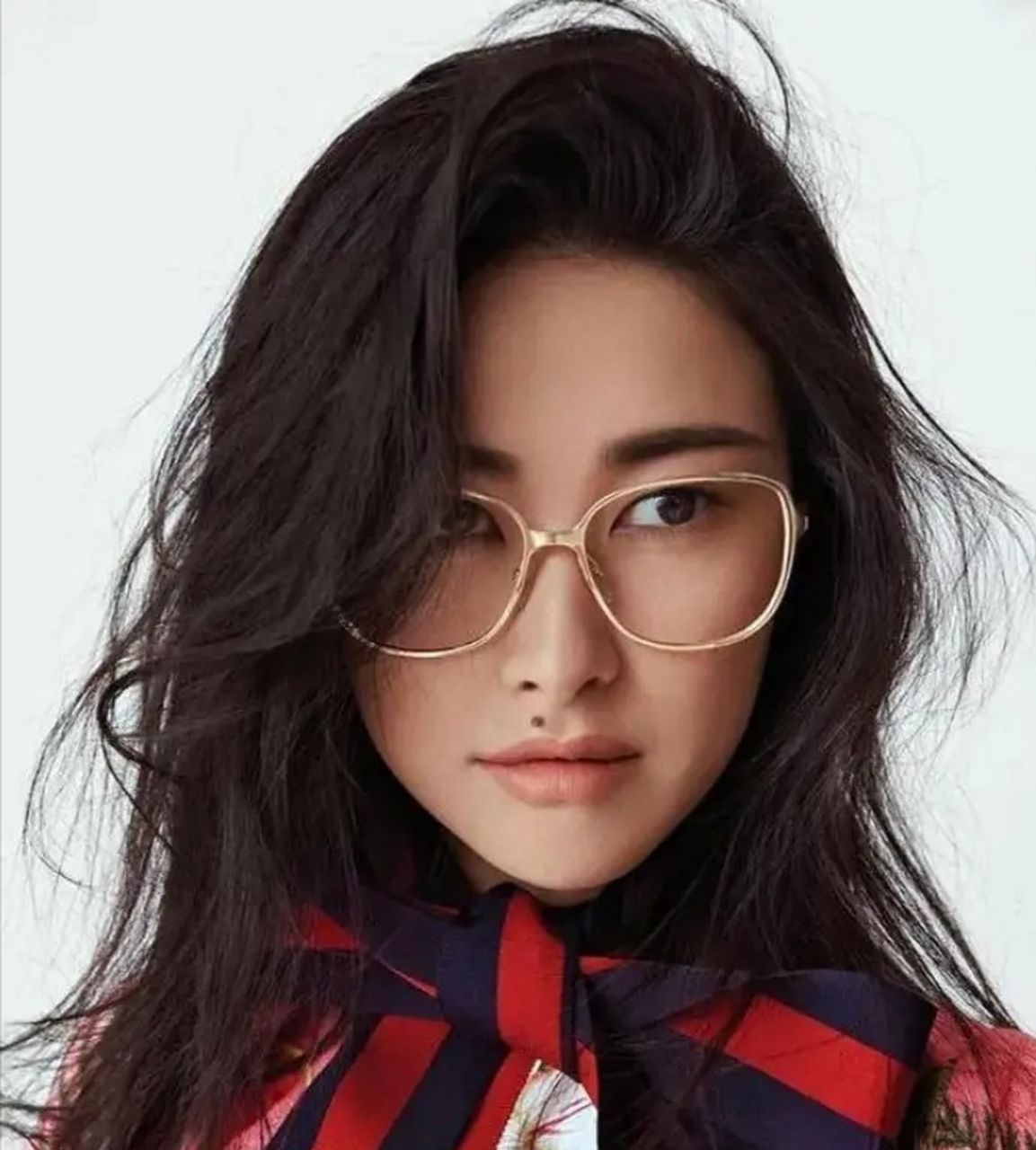 朱珠的脸上原来有颗"媒婆痣",是不是点掉以后才被评为"全球最美面孔"