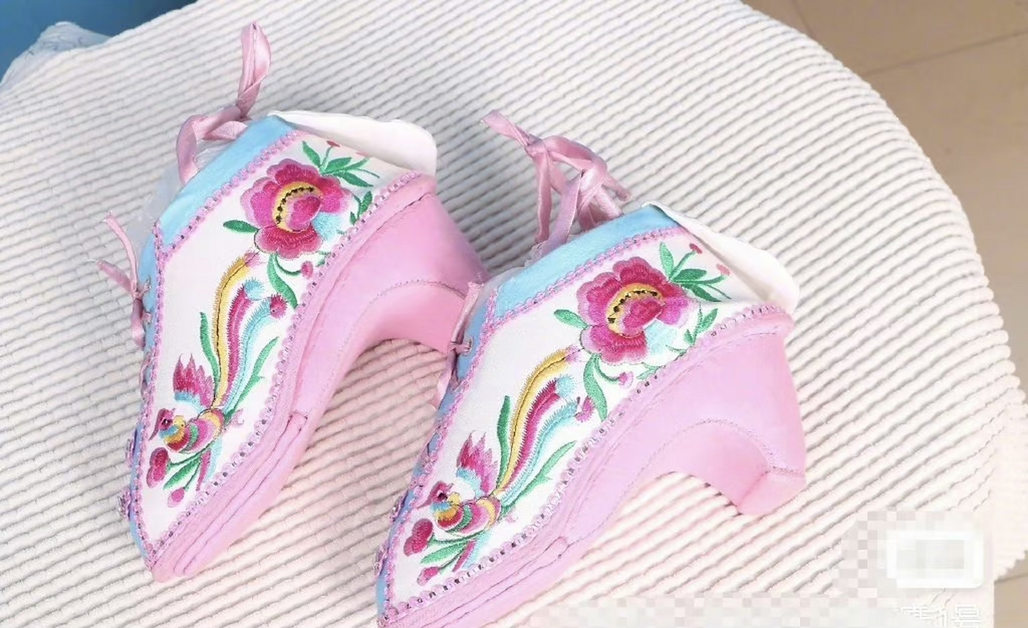 网店售"三寸金莲"缠足鞋299元/双,怎能把历史痛点当卖点?