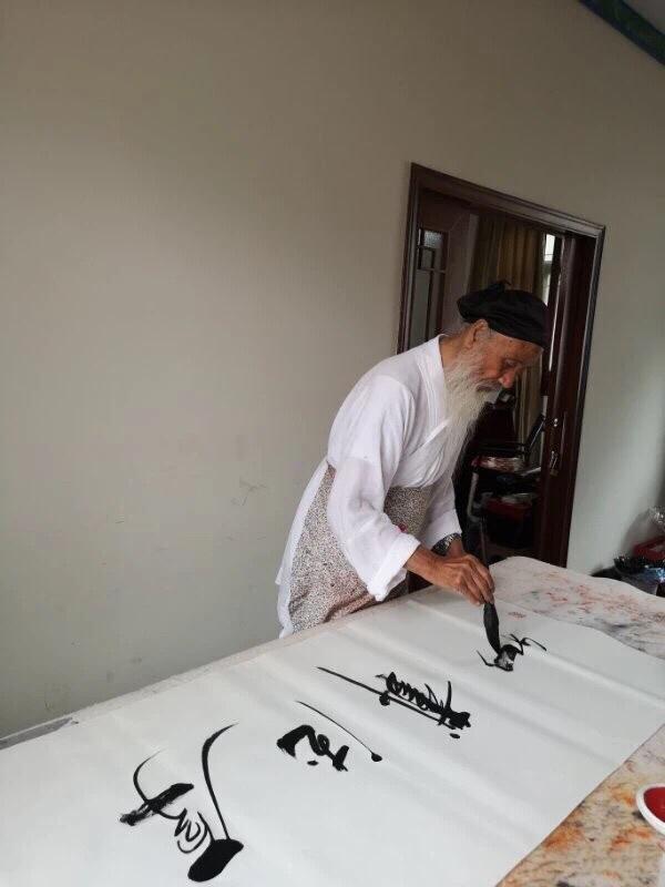 有人说任法融道长是"当代书法第一人",书法怎样?