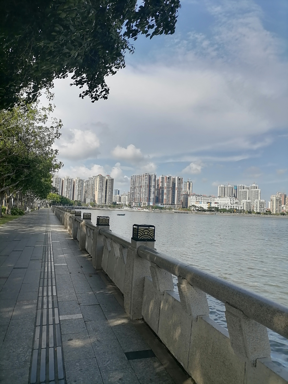 汕尾的海边街风景还不错