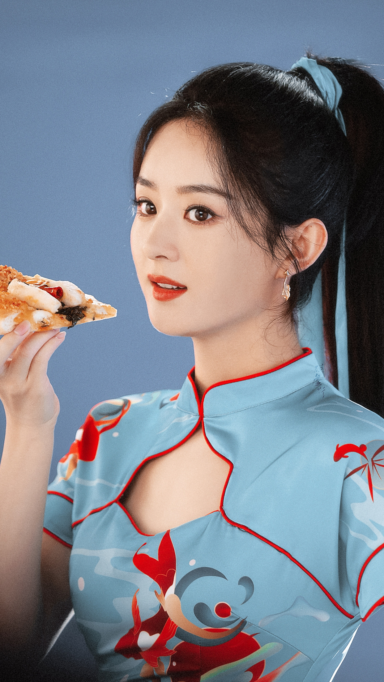 赵丽颖国风旗袍写真,眼神清澈,优雅灵动,英气十足