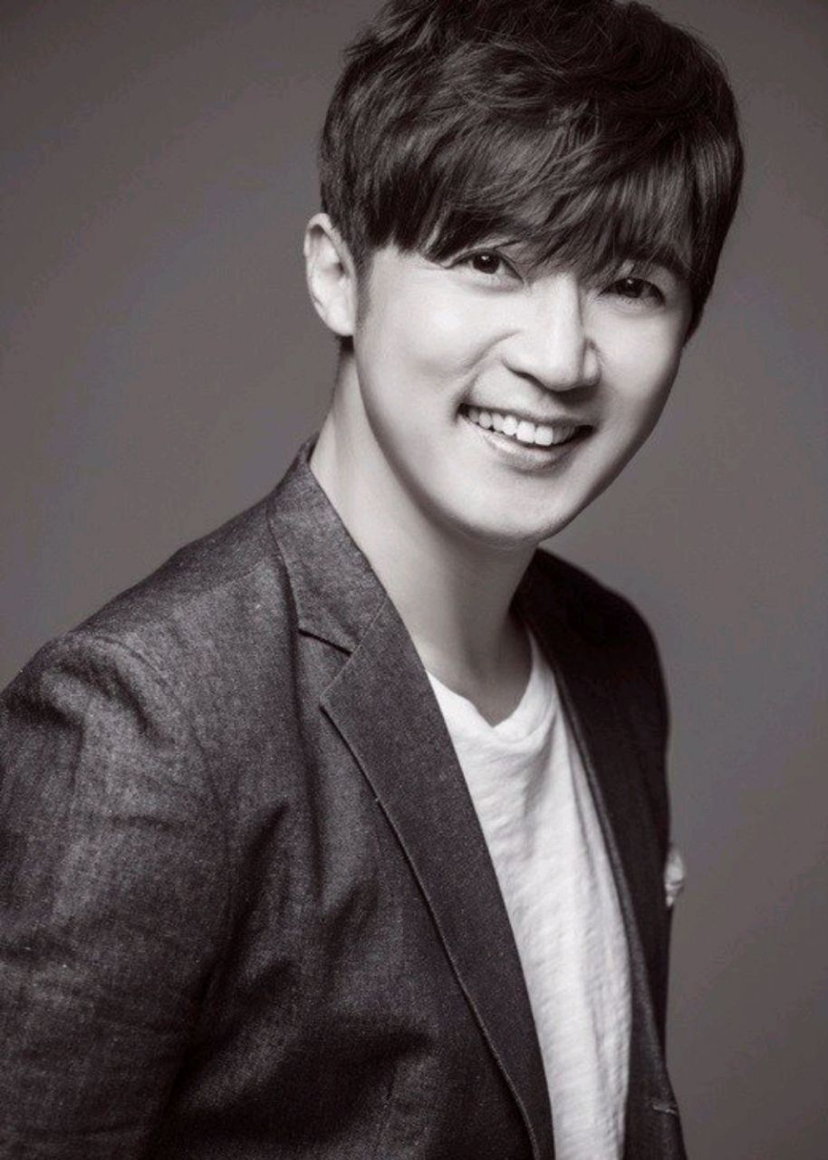 安在旭将出演tvn新剧《mouse》,剧中将饰演大反派连锁杀人犯韩书俊一