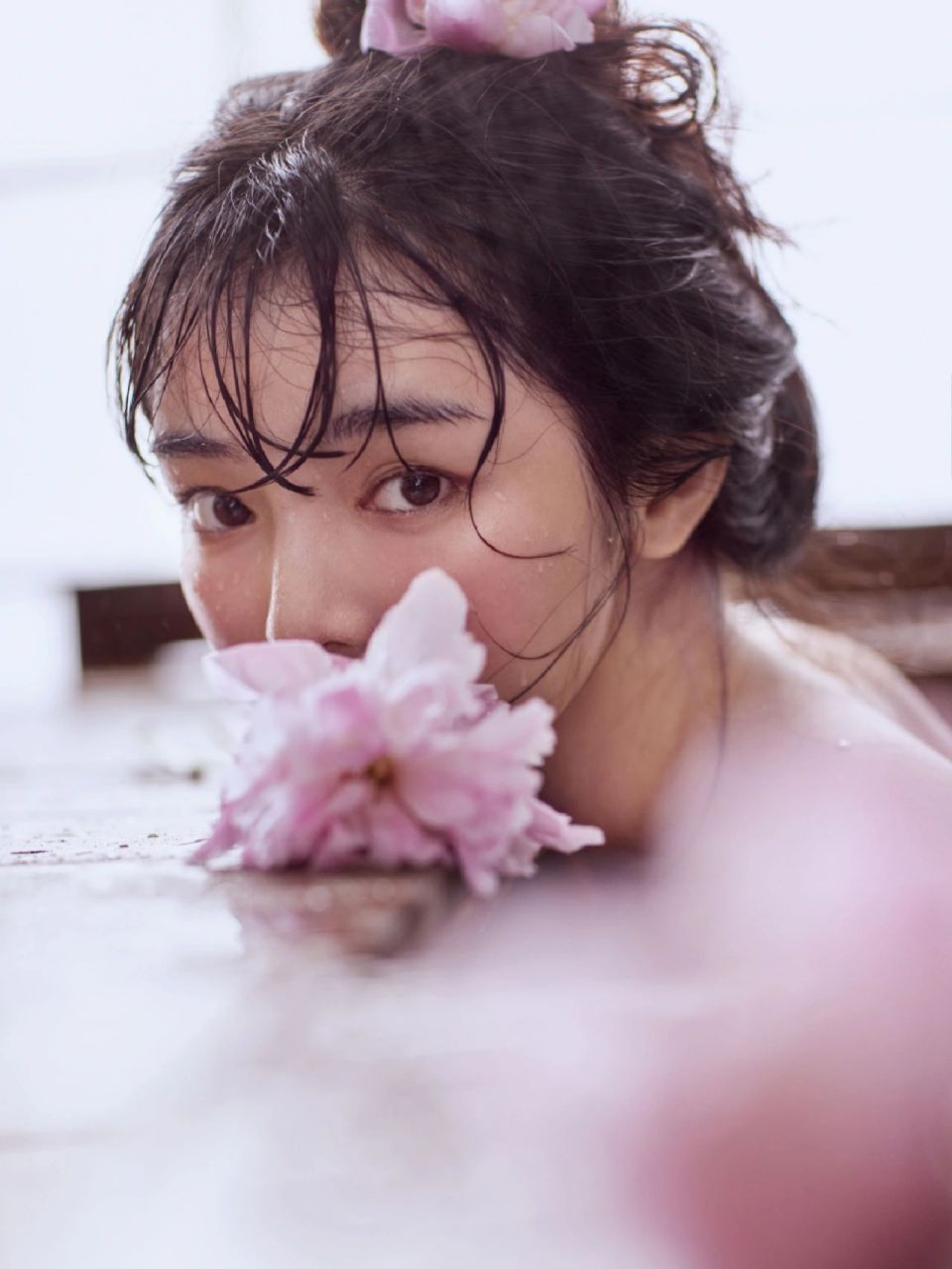 美人湿花写真|纯欲风天花板 花与美女的融合9496 性感而不自知的