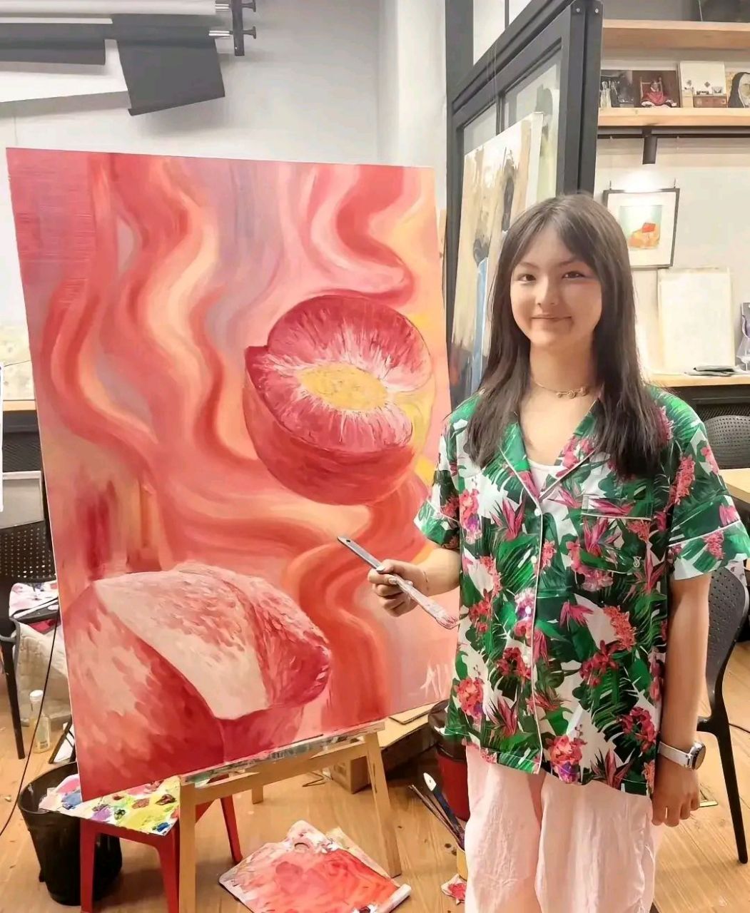 王诗龄画的油画鲜艳欲滴的桃子,甜蜜都溢出来了,有吃到第一口鲜桃的