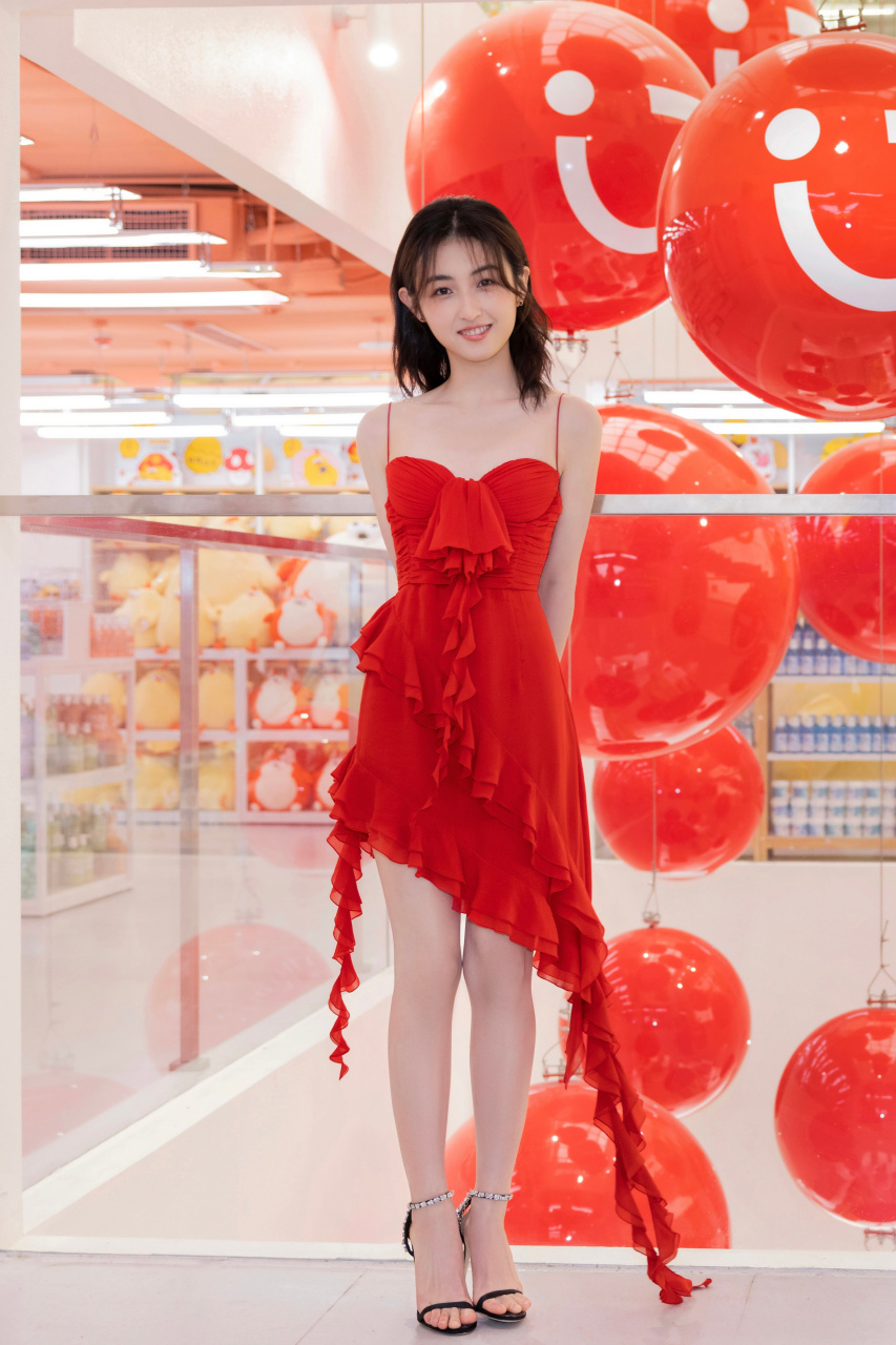 张子枫  美腿玉足合集