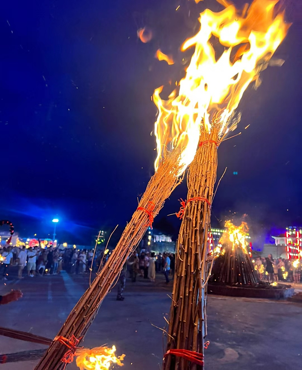 67火把节是彝族最盛大的传统节日.