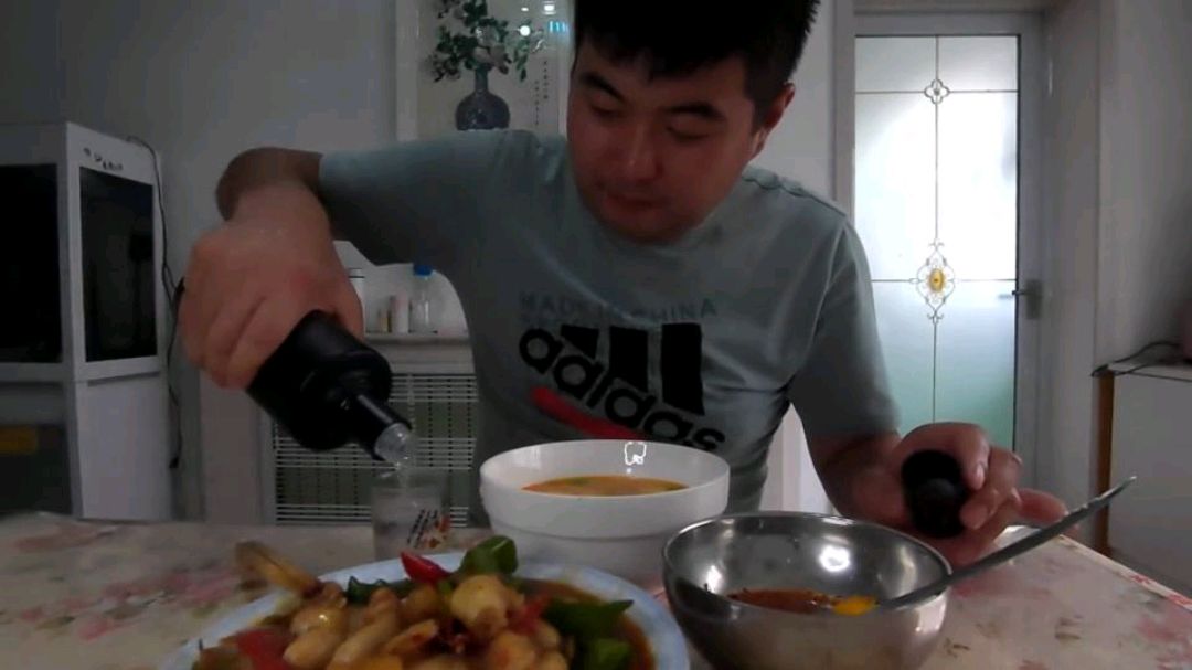 炒盘鸡腰子,奖励自己,实在没忍住又喝了一杯