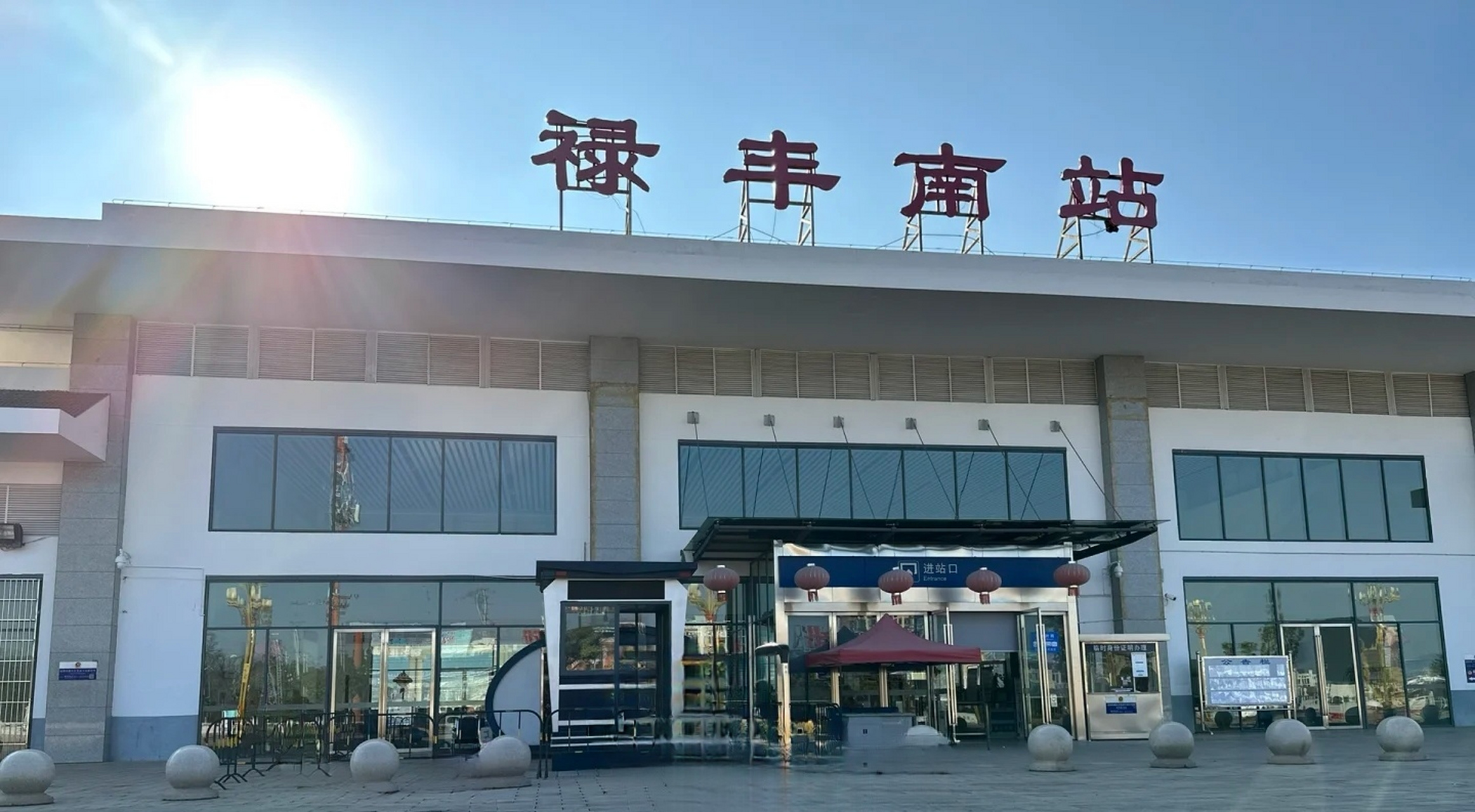 99禄丰世界恐龙谷位于楚雄州禄丰市以南23公里  99可网上购票