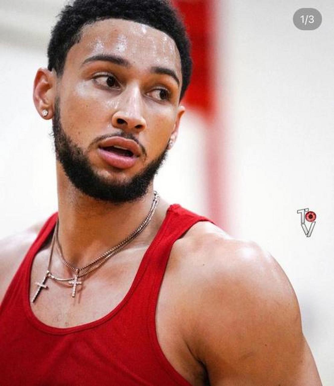 篮网球星本·西蒙斯因背部伤势已缺席比赛5个月,篮网总管马克斯和总