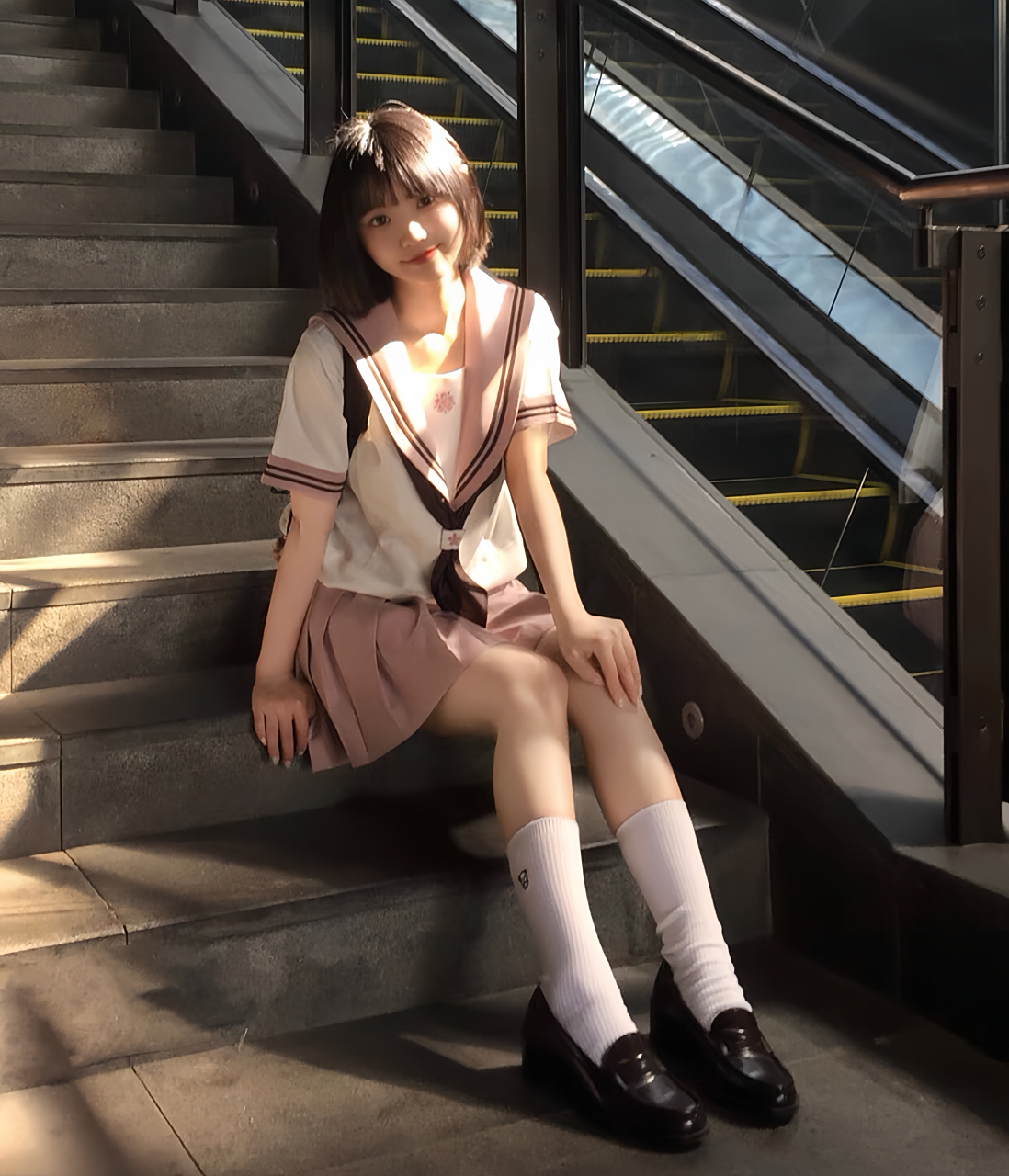 穿搭分享～jk 少女风 粉色衣襟白衬衫 粉色格裙 白袜子 黑色小皮鞋 是