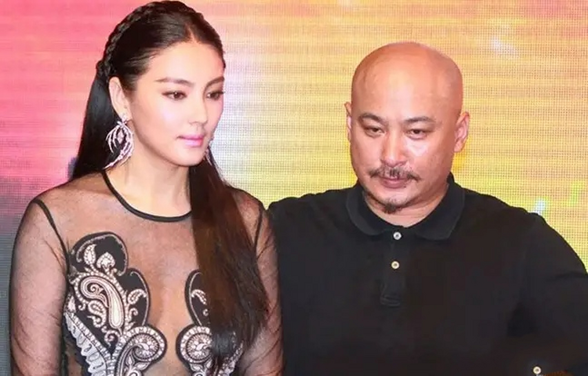 2011年,导演王全安瞒着有孕在身的女友余男,和张雨绮相约于东北菜馆