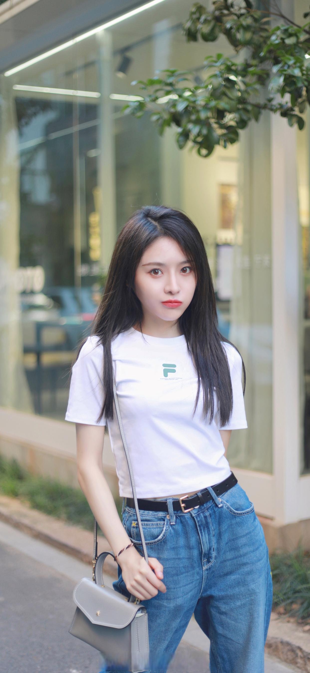 都不要怪土地 树的根须是需要不断向下的 树的根须不必看见日月光华