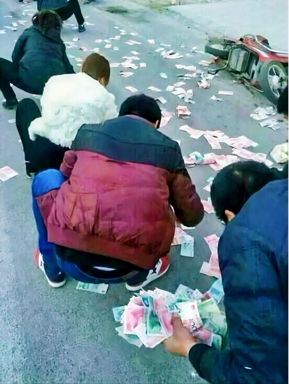 钱真的是大风刮来的 今天的下午,风特别大.