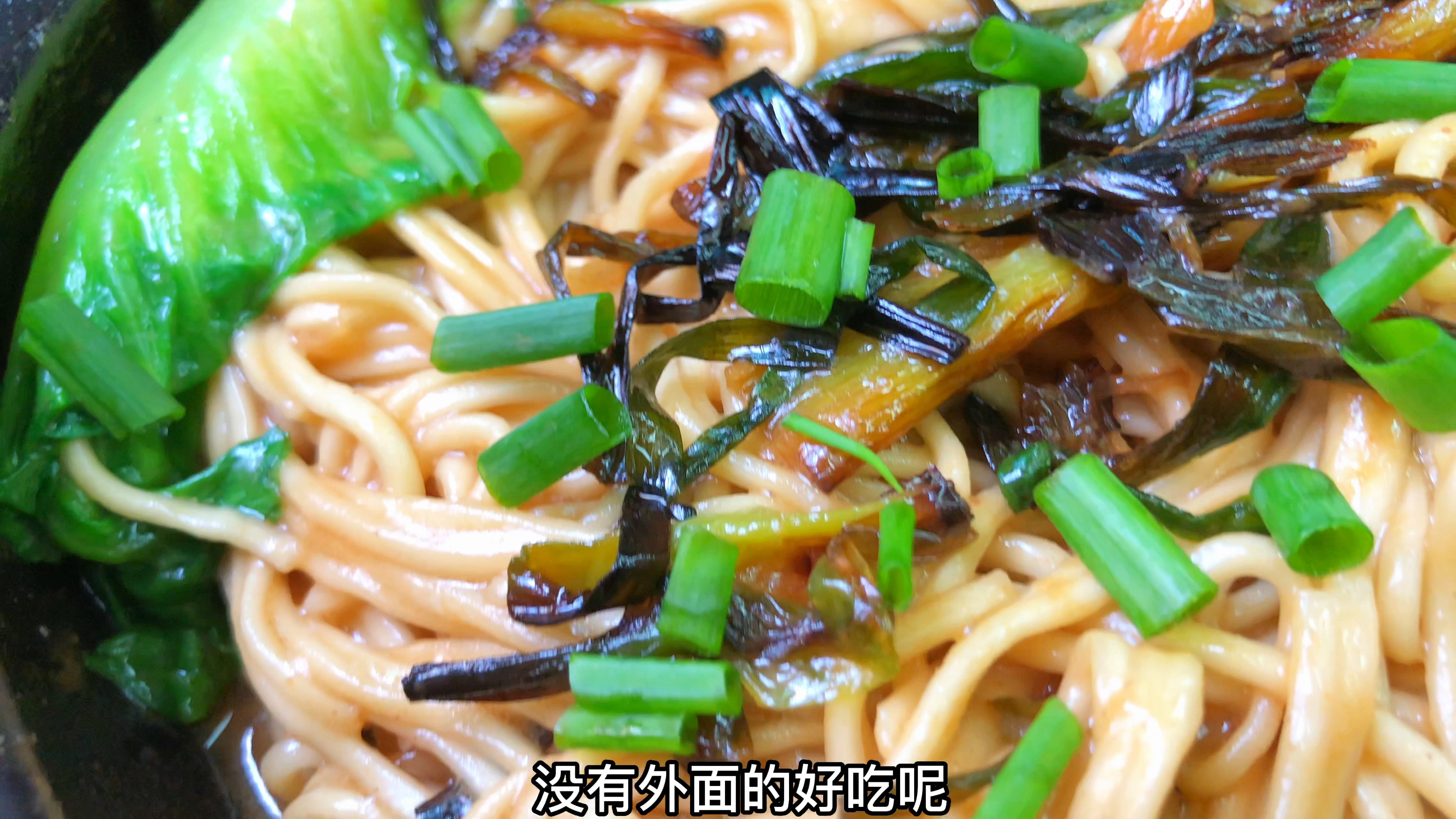 为什么外面葱香拌面比家里好吃?大厨教你正确做法,爽滑葱香