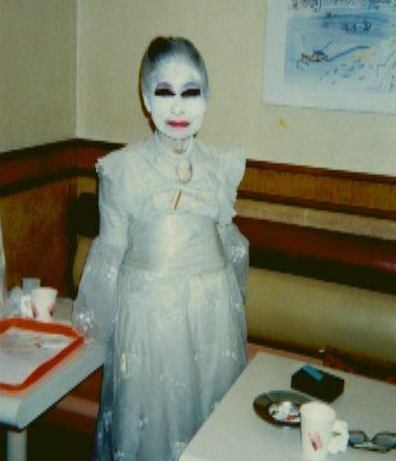 日本艺妓站街60年,一生都长着一副"白脸",只为等一位美国军官