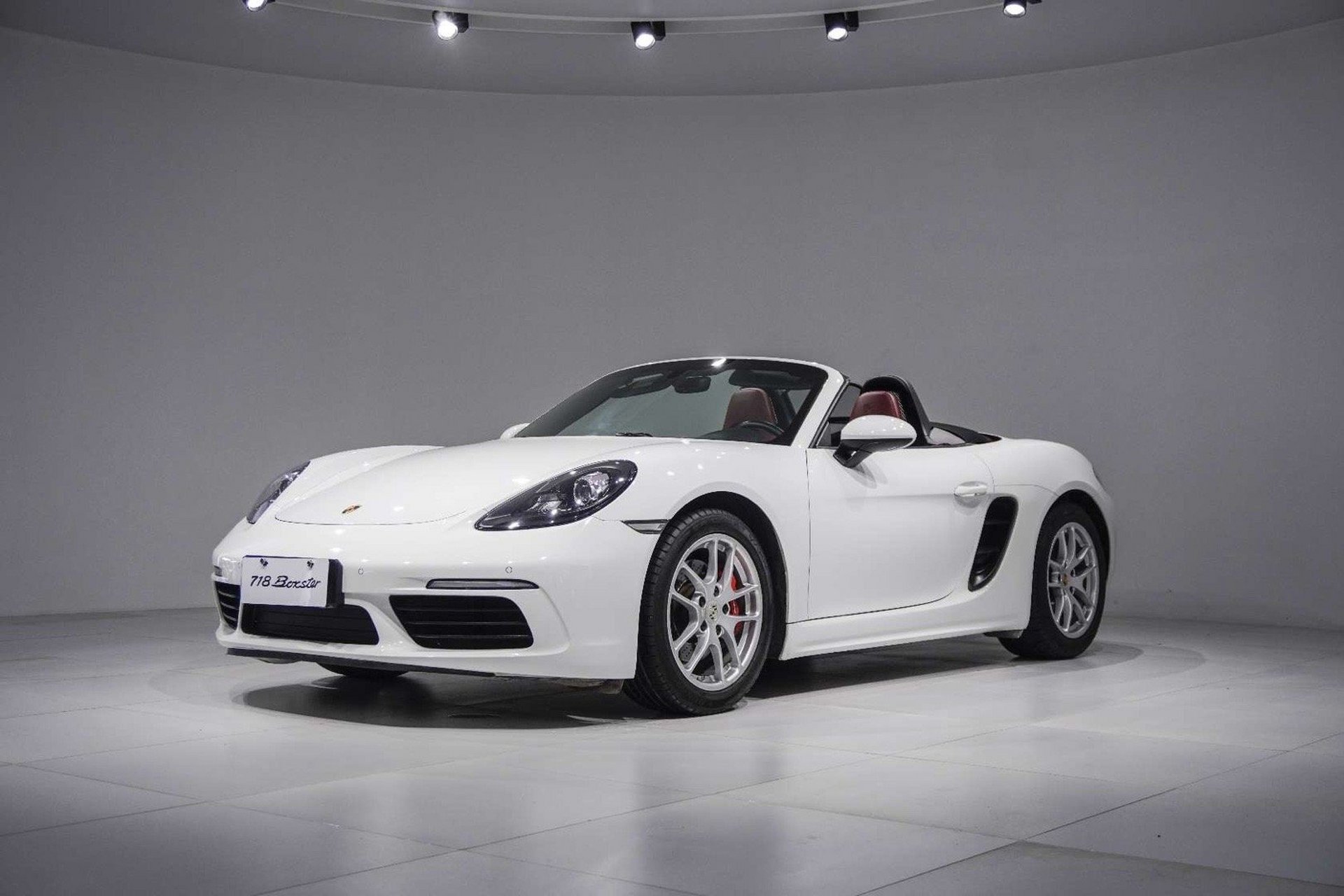 保时捷718敞篷夏天还是比较受欢迎的. 676767