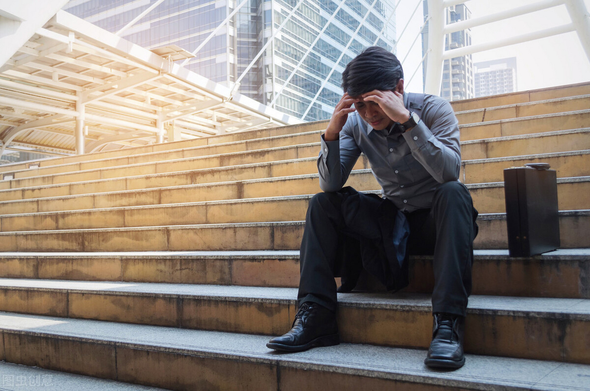 失业令中年人感到心酸焦虑,年龄不应该成为再就业的第一道门槛!