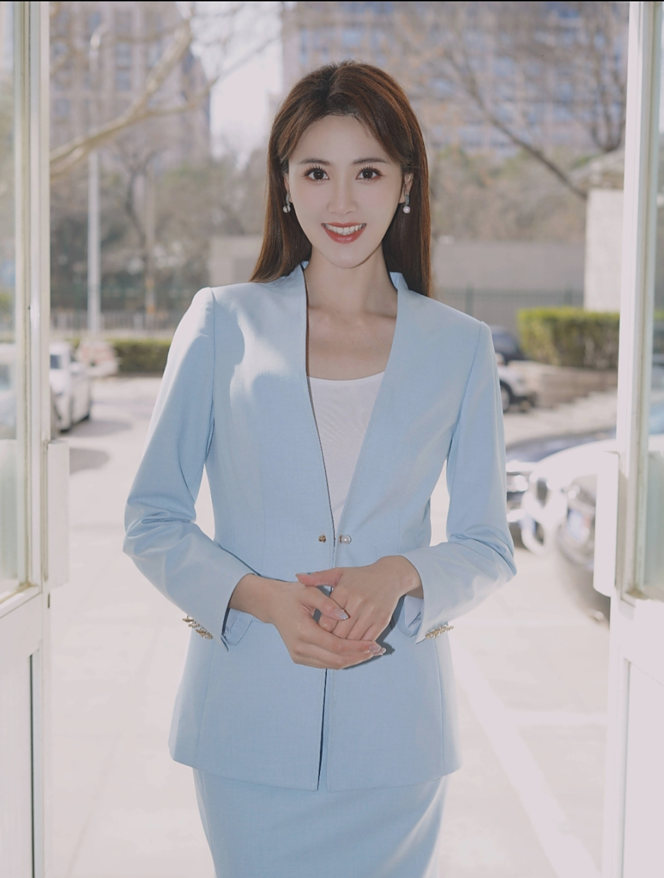 李丹儿,她是主持界的颜值天花板,新一代的央视女神!