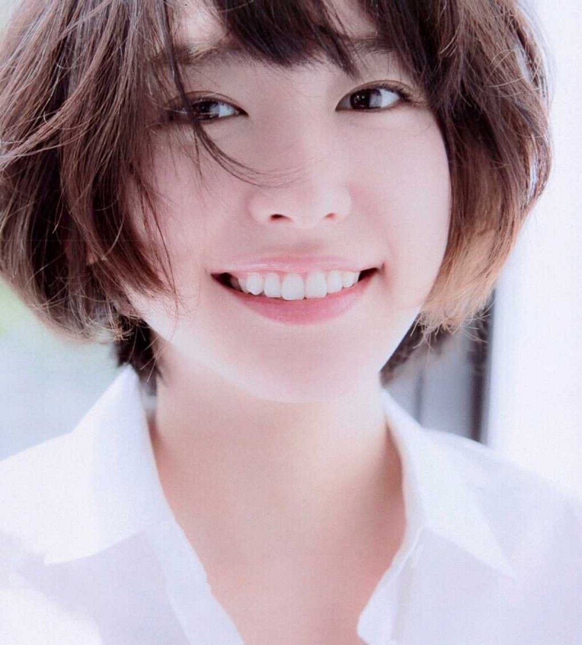 是日本著名的女星,素有国民老婆的美称.