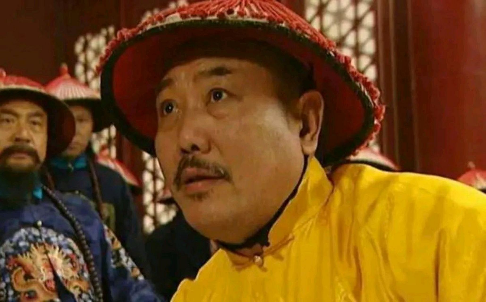 "图里琛忙答道:"回皇上,奴才今年犬马齿三十二岁了.